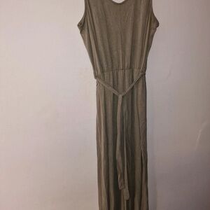 Chic Sleeveless Maxi Dress in Classic Tan